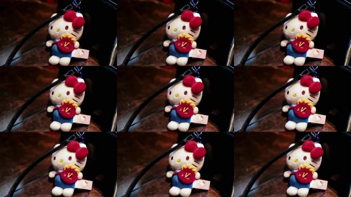 可爱卡通玩偶包挂特写