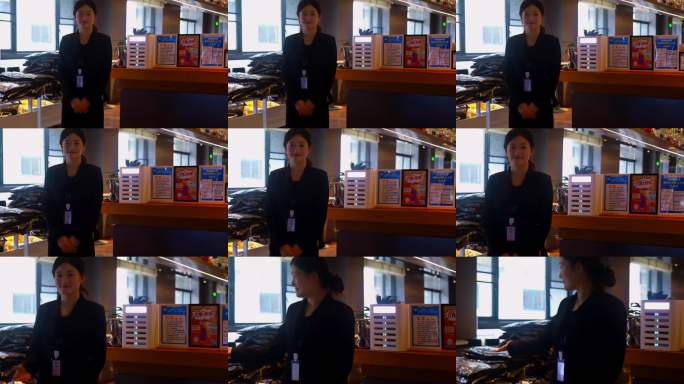 活动前台工作人员引导顾客