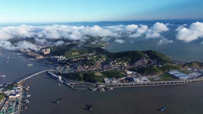 云海下的城市航拍