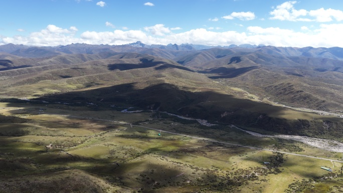 航拍四川阿坝州红原县长江黄河分水岭