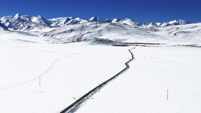 青藏高原阿里冬季行车航拍