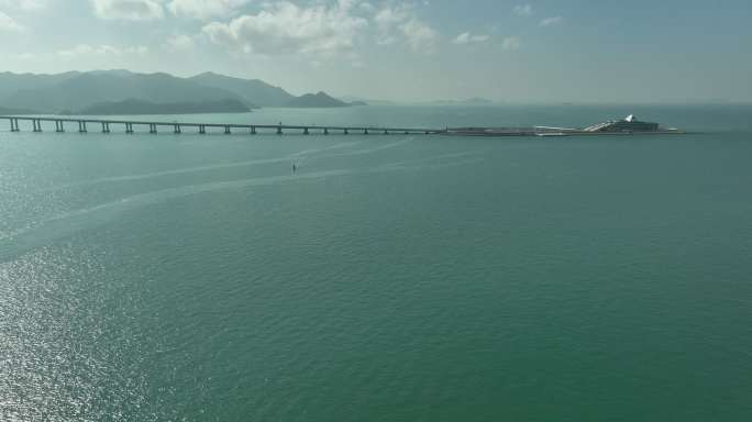 港珠澳大桥人工岛碧海蓝天大桥远景