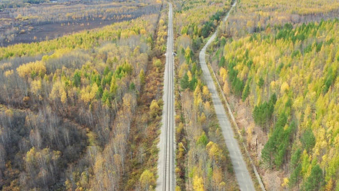 航拍大兴安岭秋日森林铁路