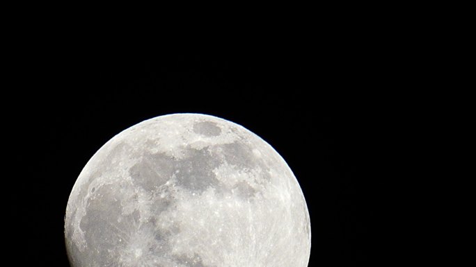 黑色背景月亮实拍