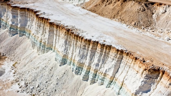 硅藻土矿开采 硅矿开采矿石运输与挖掘场景