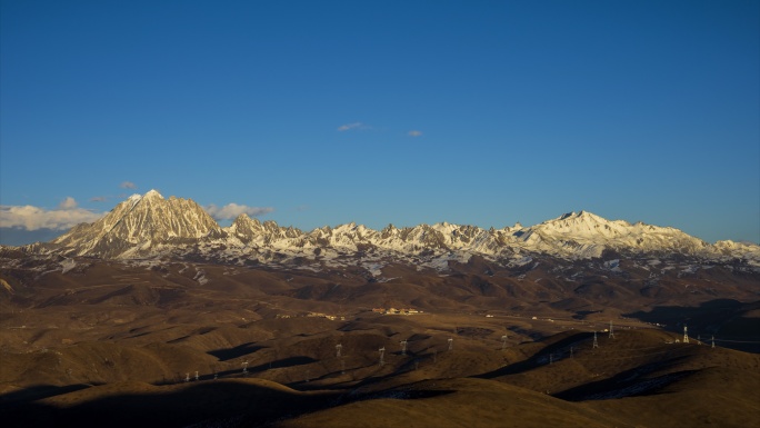 雅拉雪山日照金山延时