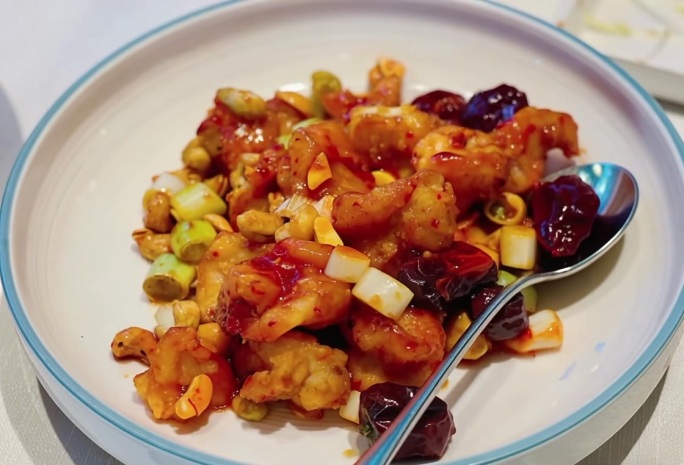 美味宫保虾球菜肴