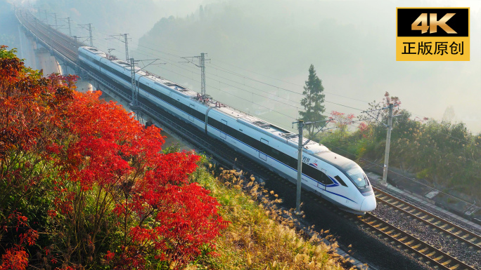 动车高铁列车穿越田园乡村日出晨雾航拍
