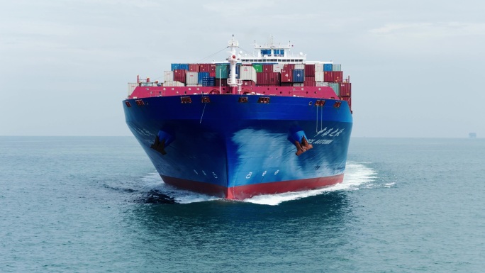 中远海运货轮远洋航行
