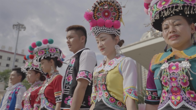 少数民族服饰舞蹈表演