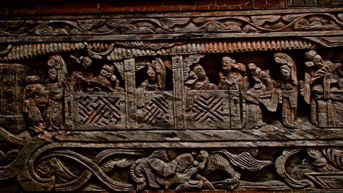 戏台上的传统木雕