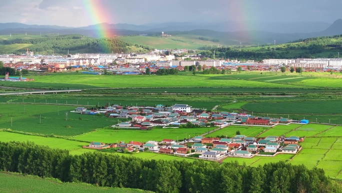 航拍彩虹下的延吉小村庄-1-侧飞