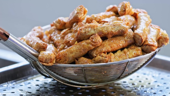 传统美食腐皮卷加工