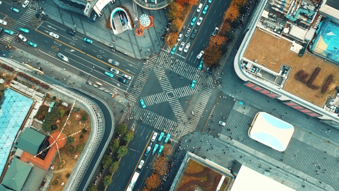杭州湖滨十字路人流日转夜延时