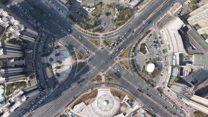 阳春市恒生十字路口车流通行城市交通俯拍