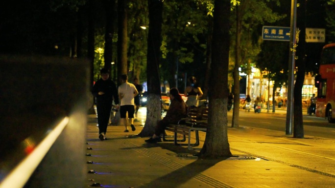 城市夜晚街景车流