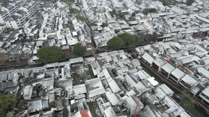 航拍江南水乡古镇雪景全貌