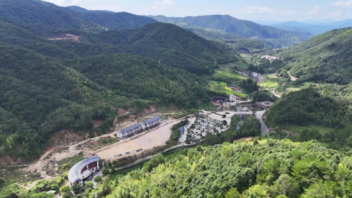 福建龙岩永定初溪土楼群与自然景观