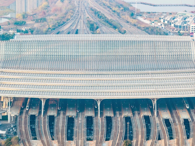 武汉高铁枢纽航拍 现代交通建筑全景