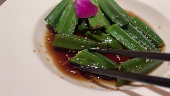 凉拌秋葵特写镜头