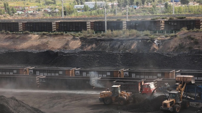 传统煤矿环境污染煤矿开采作业现场