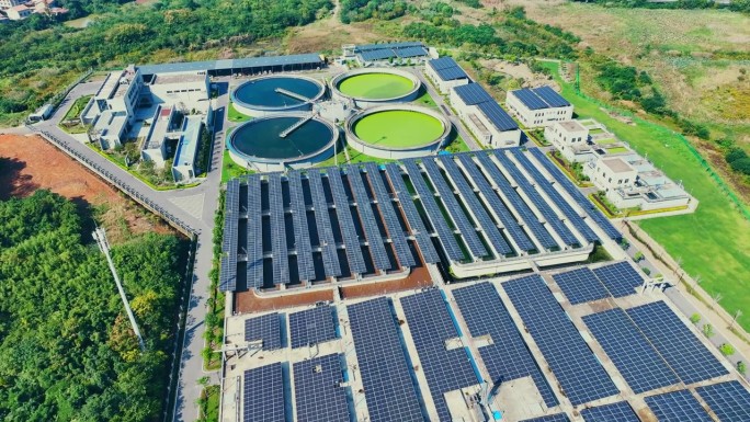 利用太阳能的水资源回收工厂