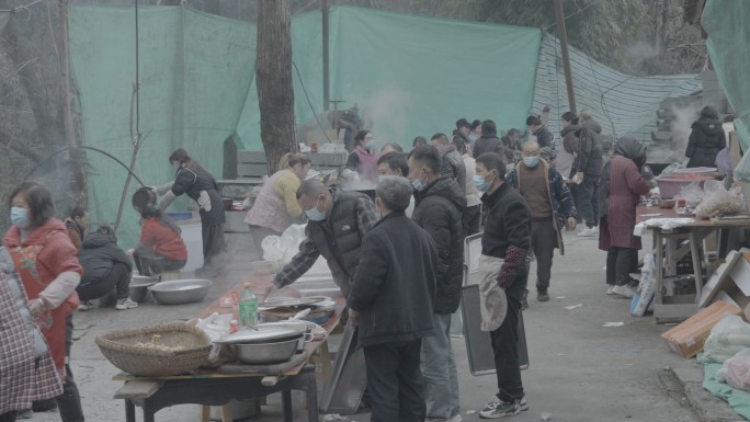 农村流水席热闹场面