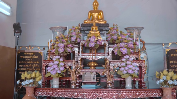 阿育他耶的普蒙孔博皮寺内的金色佛像。