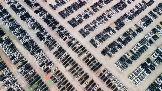 航拍汽车工厂停车场