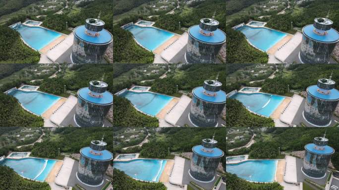 夏日水上乐园游客玩耍画面