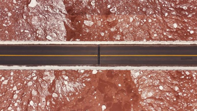 桥梁跨越潮汐河