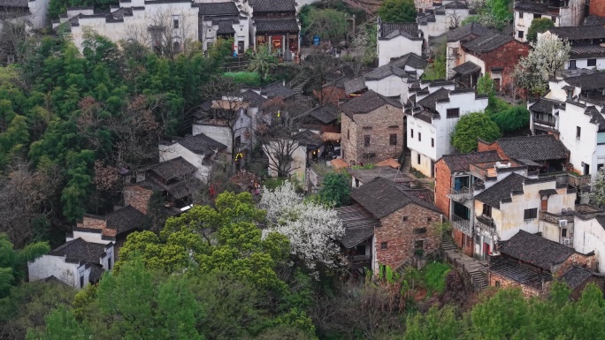婺源村庄花街平面近景航拍长焦向左环绕运镜