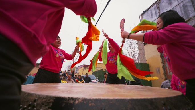 新春激情锣鼓大妈大鼓激情四射