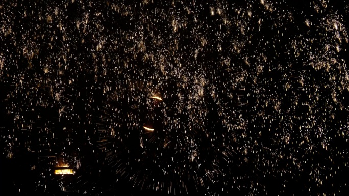打铁花表演 璀璨夜景
