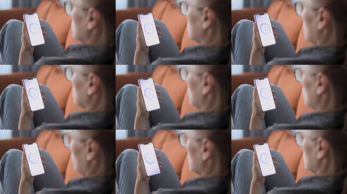 女性在智能手机上使用语音助手