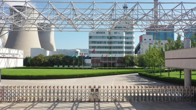 工业厂房与冷却塔