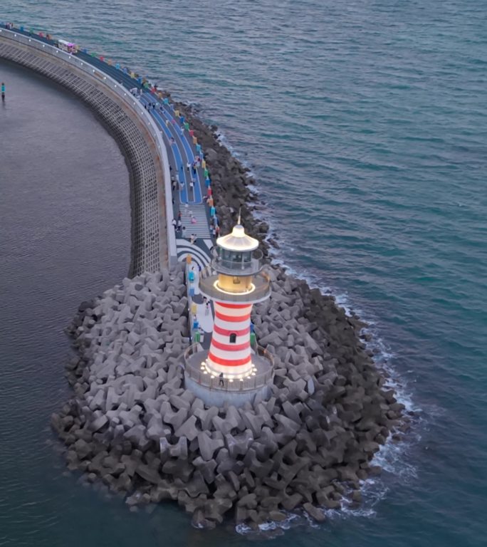 海南陵水自由灯塔夜景竖屏
